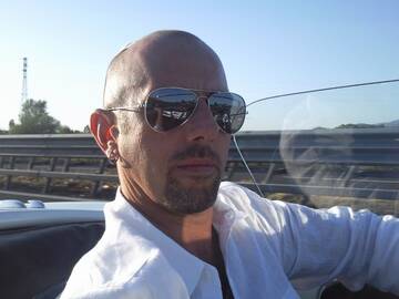 Public Photo of carloelrey72